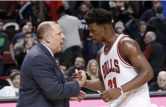 的表现却难 的表现却难