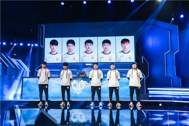 仍是一个充 仍是一个充